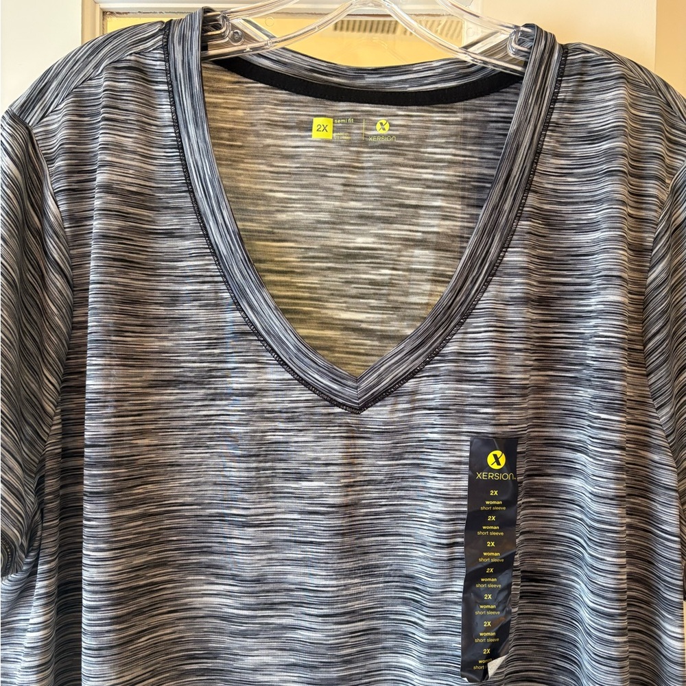 NWT 2X Xersion Wimen’s Gray Black striped V-Neck Shirt semi fit quick dri